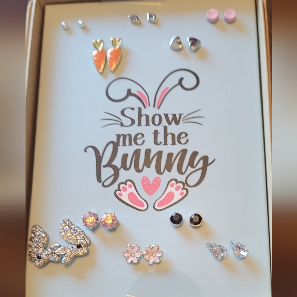 Cute Earring Set with Bunny Theme